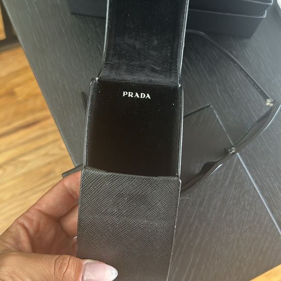 Prada sunglasses - Picture 4 of 6
